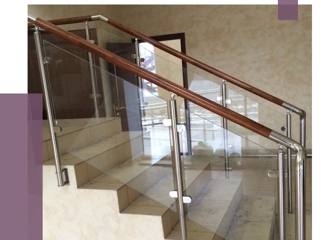 Комбинированные перила из металла и дерева в Нальчике