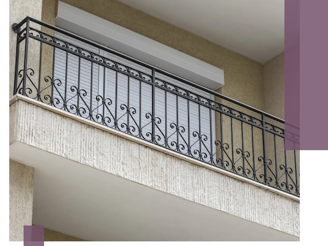 Балконные ограждения из металла и стекла в Нальчике для домов