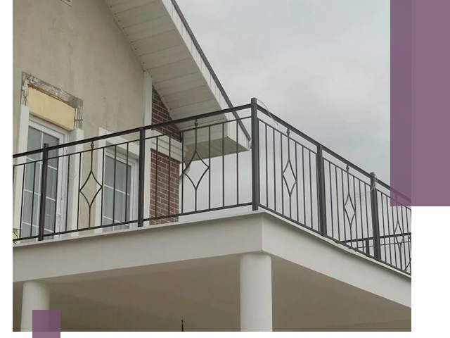 Изготовление балконных ограждений в Нальчике из металла и стекла